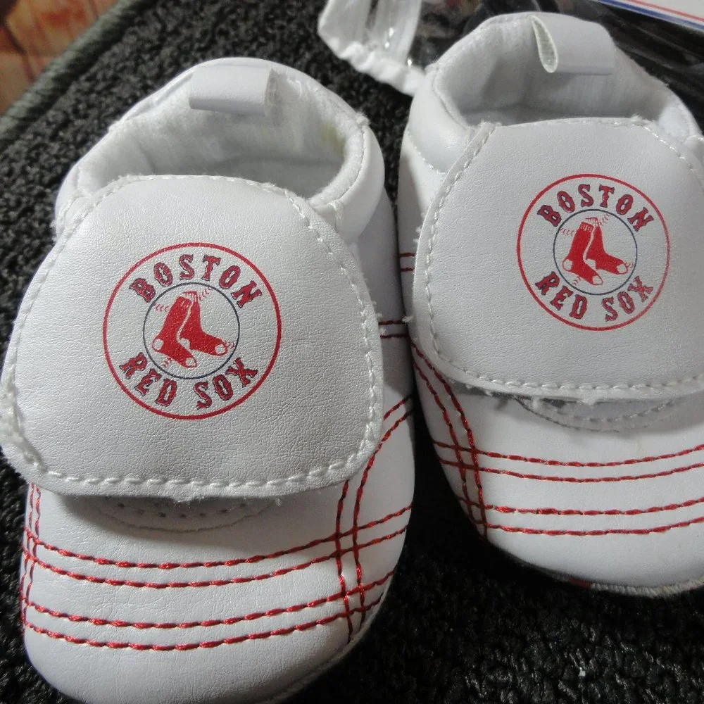 Boston Red Sox Skidders baby shoes.CUTE MLB ~New~0-6 months. Baseball fan